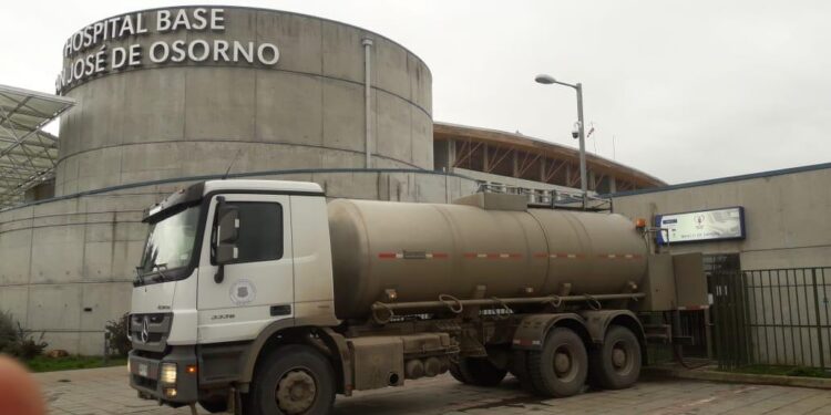Municipio de Osorno abastece de agua potable a Hospital San José tras falla en una de sus matrices