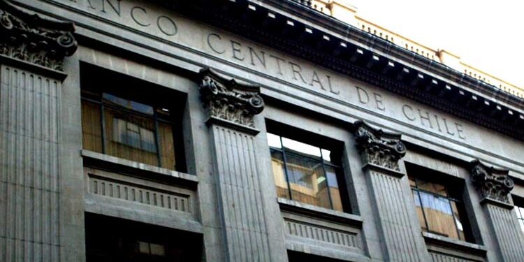 Mercado realiza inédito ajuste a la baja de sus proyecciones de crecimiento para 2020 y anticipa caída de 4,8% del PIB