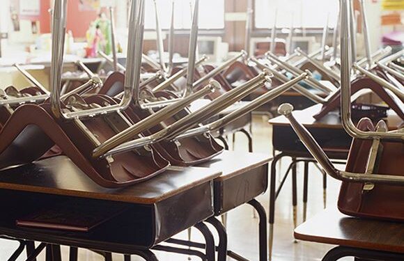 Minsal dice que «no hay una prohibición para poder regresar a clases», pero recalca que decisión es de Educación
