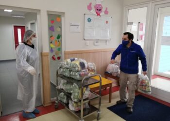 Integra y Junaeb entregan canastas de alimentos a más de 6 mil 400 niños de la región de Los Lagos