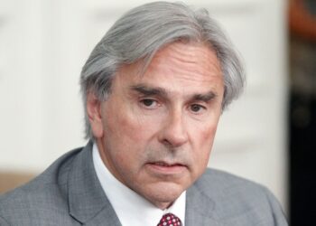 Fin a la reelección: Senadores UDI anuncian proyecto para que medida no aplique a alcaldes