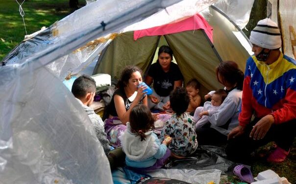 Maduro restringe el retorno de los migrantes venezolanos y cambia su discurso de brazos abiertos