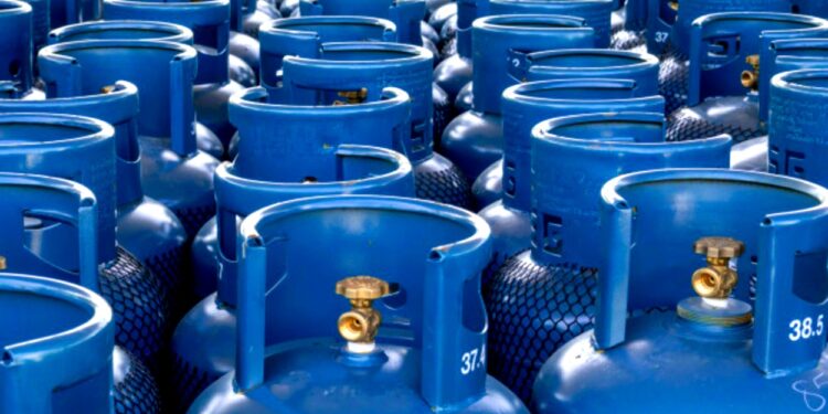Municipio entregará mil recargas de gas licuado a familias más afectadas económicamente por la pandemia en Osorno