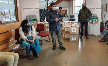 ALCALDE Y DAEM DE SAN PABLO HACEN ENTREGA DE CANASTA DE ALIMENTOS PARA ESTUDIANTES DE INTERNADO FRAY PABLO DE ROYO