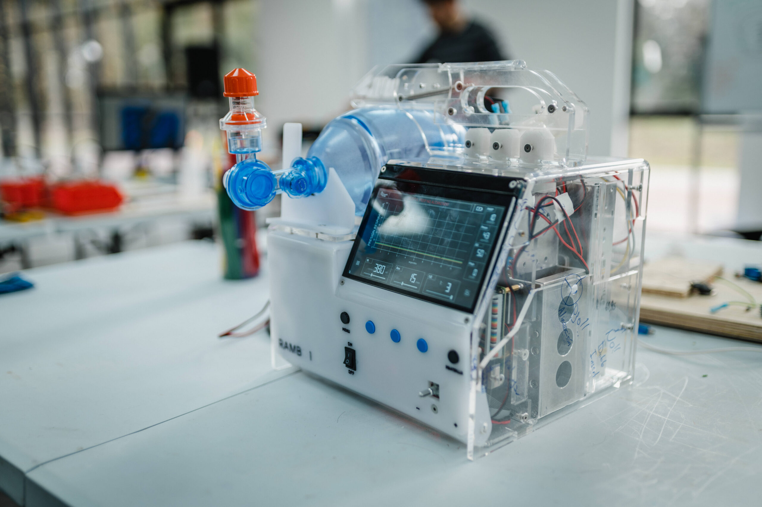 Empresa Saesa colabora con la Universidad Austral para fabricar prototipo de ventilador mecánico