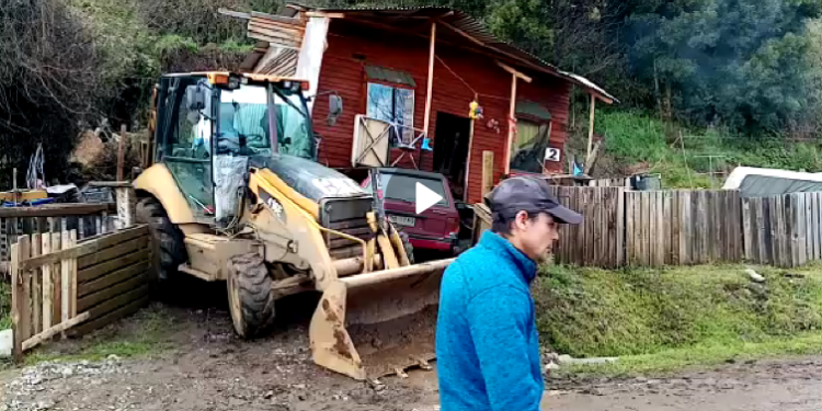 DERRUMBE EN CAMINO A CAIPULLI AFECTÓ A VIVIENDA Y VEHÍCULOS
