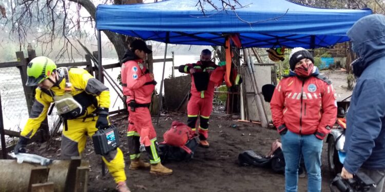 Ubro sigue buscando a tres personas en el río Rahue