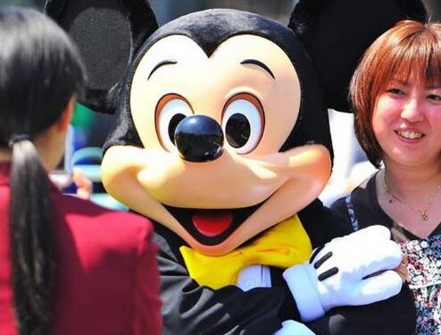Reabren parques de Disney en Tokio tras cuatro meses cerrados por el COVID-19