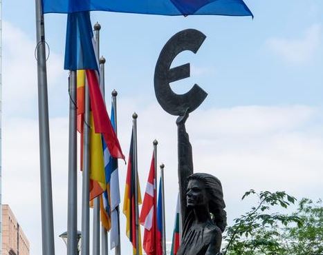 Economía de la eurozona caerá más de lo previsto, en un 8,7%, debido al coronavirus