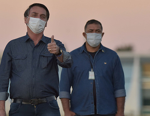 Bolsonaro da positivo en nuevo test de covid-19 y se mantendrá en cuarentena