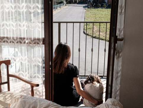 Prisionera del coronavirus: la niña que sigue dando positivo a pesar de llevar cuatro meses sin síntomas