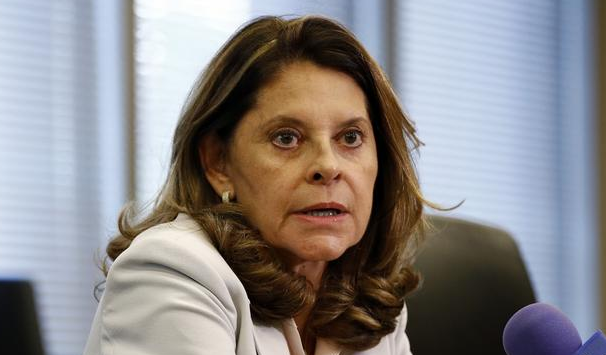 Vicepresidenta de Colombia retira denuncia por injuria contra periodista