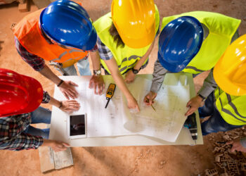 PROFESIONALES DE MANTENCIÓN REVISAN INSTALACIONES DE TODOS LOS CESFAM DE LA COMUNA