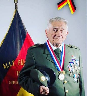 Muere el padre del ministro Enrique Paris a los 98 años
