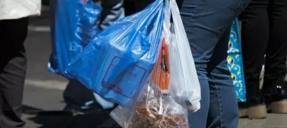 DESDE ESTE LUNES SE PROHÍBE LA ENTREGA DE BOLSAS PLÁSTICAS EN EL PEQUEÑO COMERCIO