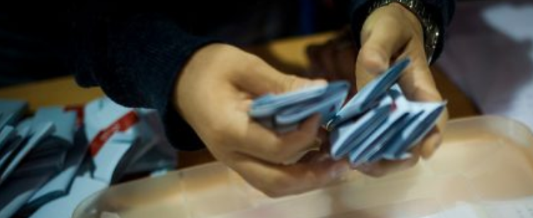 DIVIDIR A LA POBLACIÓN EN GRUPOS EPIDEMIOLÓGICOS: LA PROPUESTA DEL COLEGIO MÉDICO Y ORGANIZACIONES CIVILES PARA EL PLEBISCITO