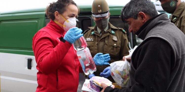 Ministerio de desarrollo social refuerza apoyo a personas en situación de calle para enfrentar bajas temperaturas en los Lagos