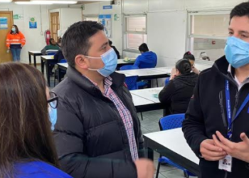 DIRECCIÓN DEL TRABAJO FISCALIZÓ MEDIDAS CONTRA EL COVID-19 EN SALMONERA