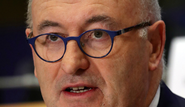 Comisión Europea sigue buscando solución negociada tras cambio de EE.UU. en aranceles