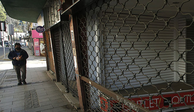 PIB de Chile sufre histórica caída de 14,1% en el segundo trimestre ante impacto de la pandemia