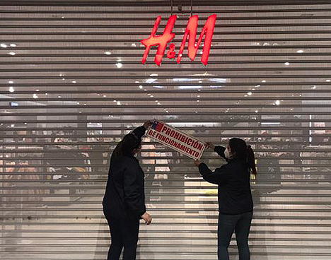 Autoridades prohíben funcionamiento de tienda de mall en Vitacura ante presuntos incumplimientos sanitarios y laborales