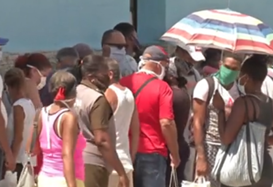 Cuba recibe primeros turistas extranjeros tras confinamiento