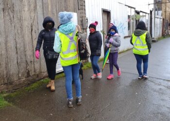 Orientadores municipales recorren calles de Purranque informando a vecinos(as)