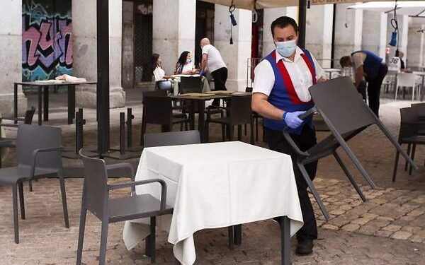 Municipio otorgará auspicio gratuito para que restaurantes y cafés atiendan en terrazas transitorias