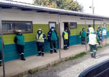 50 FUNCIONARIOS DE SERVITRANS SE TOMARON EXAMEN DE PCR  EN OPERATIVO DESARROLLADO POR CESFAM QUINTO CENTENARIO