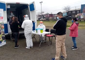 Profesionales de la salud municipal  se trasladaron a quinto centenario para tomar exámenes PCR en el sector