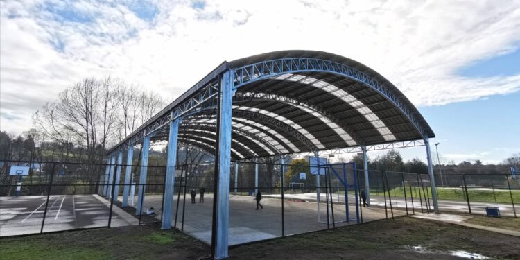 Municipio inauguró obras de mejoramiento de multicanchas del Parque Chuyaca