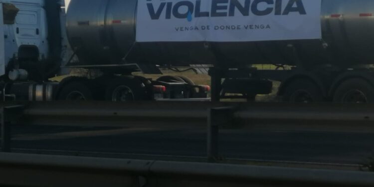 A las 15 horas terminó el paro de camioneros.