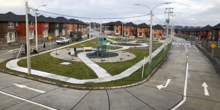 Osorno, Frutillar y Puerto Montt contarán con nuevas viviendas de Integración Social