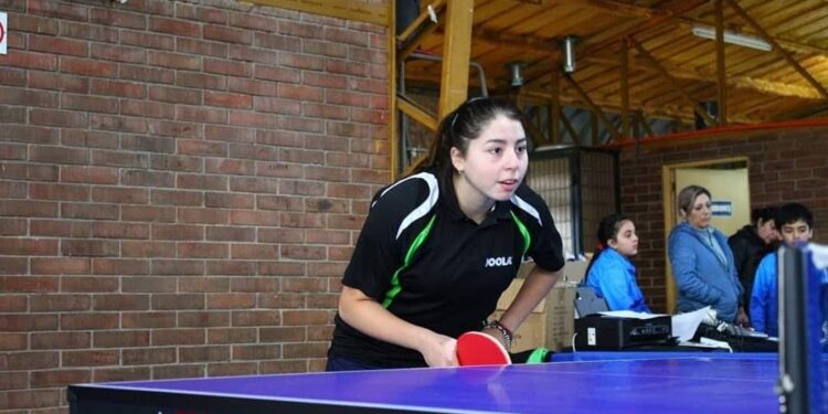 Tenimesista osornina Natasha Ríos retoma su nivel de entrenamiento y competencias en Alemania.