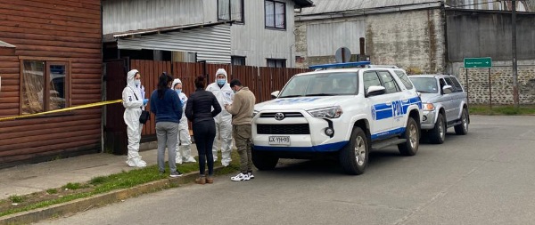 BRIGADA DE HOMICIDIOS Y LABORATORIO DE CRIMINALÍSTICA VALDIVIA, INVESTIGAN HOMICIDIO OCURRIDO EN LA CIUDAD DE LOS LAGOS