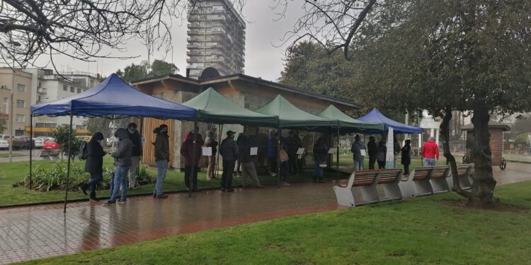 Municipio de Osorno facilitó al servicio de salud, oficina de turismo, en plaza de armas, para toma de exámenes PCR.