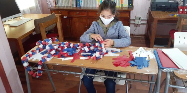 Alumna de 5to básico de San Juan de la Costa  es la primera en volver a clases presenciales en la región.