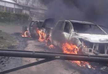 CARABINEROS SON ATACADOS Y SUS VEHÍCULOS QUEMADOS EN CONTULMO