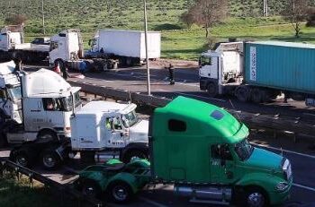 CAMIONERO MUERE ATROPELLADO TRAS IMPEDIR EL PASO DE VEHÍCULO DE INSUMOS MÉDICOS
