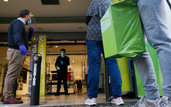 Falabella confirma que busca un socio estratégico en Argentina e informa que cerrará cuatro de sus 19 tiendas en ese país