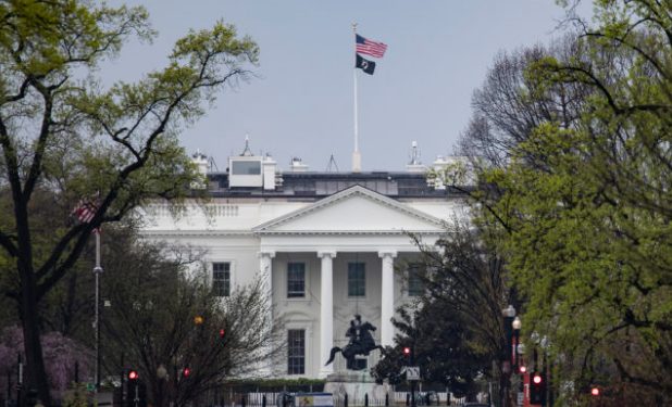 Policía canadiense allana vivienda en investigación por carta envenenada enviada a Trump
