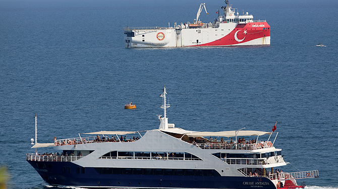 Grecia y Turquía acuerdan retomar los contactos para resolver sus disputas