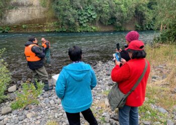 Statkraft implementa Plan de Monitoreo Participativo para revisar con la comunidad compromisos sociales y ambientales.