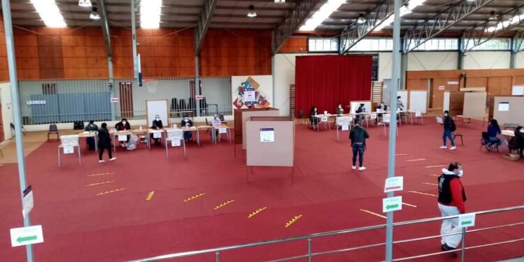 ALCALDE DE OSORNO DESTACTÓ COMPROMISO DE LA COMUNIDAD, DURANTE JORNADA DE PLEBISCITO NACIONAL.