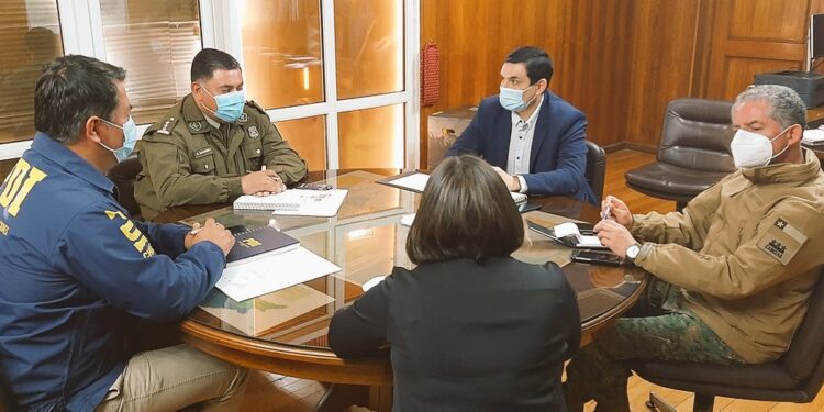 Gobernador llama a la comunidad a contribuir que este plebiscito sea seguro y transparente