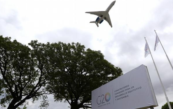 Argentina supera las 28.000 muertes y extiende la cuarentena