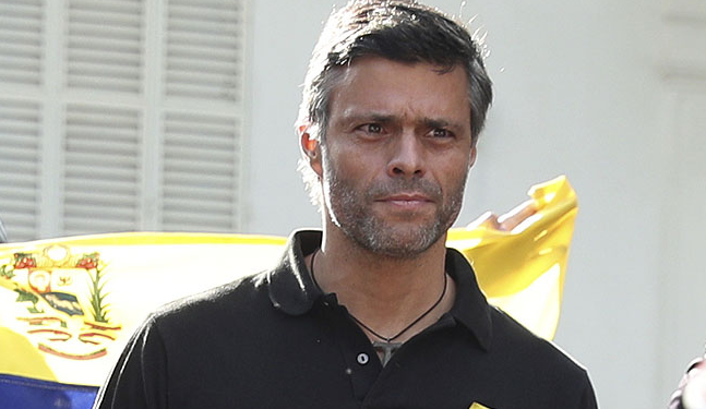 Líder opositor venezolano Leopoldo López llegó a España y se reencontró con su familia en Madrid