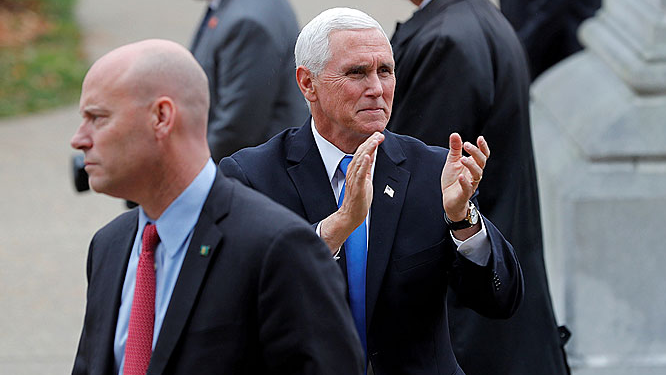 Nuevo brote de coronavirus en la Casa Blanca: Cinco personas en el entorno de Mike Pence han dado positivo