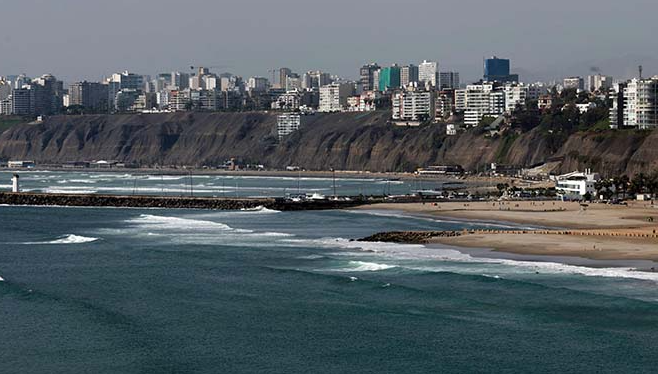 Con más de 888.000 casos y 34.000 fallecidos acumulados: Perú vive su primer domingo desconfinado en siete meses