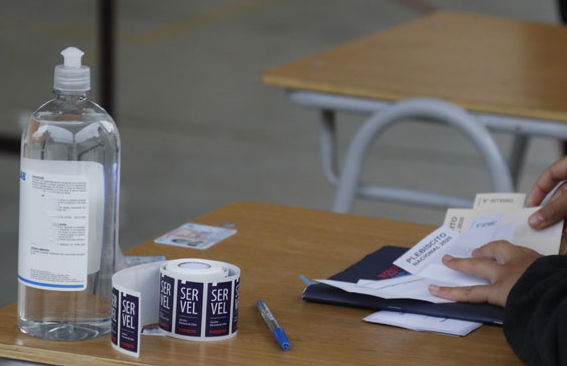 Desalojan sala en local de votación de Pichidegua tras detectar vocal covid positivo: Era asintomático y fue derivado a su casa